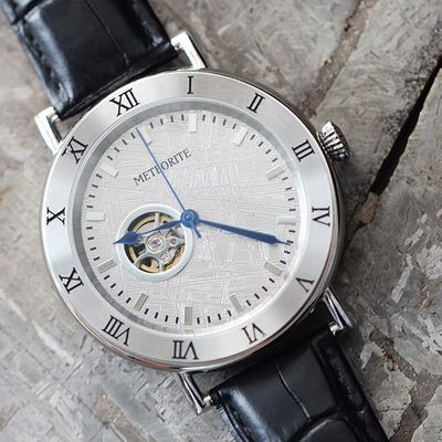 Reloj automático de cuero de 45 mm.
