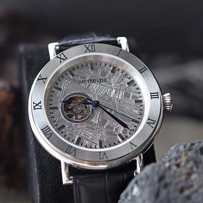 Reloj automático de cuero de 45 mm.