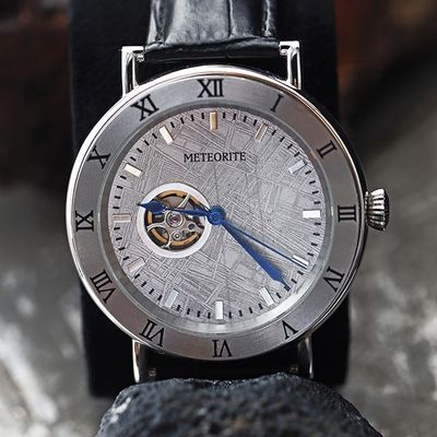 Reloj automático de cuero de 45 mm.