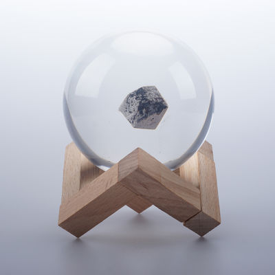 Artesanía de resina Regalo de meteorito Esfera espacial Regalo de 80 mm Esfera de cristal transparente