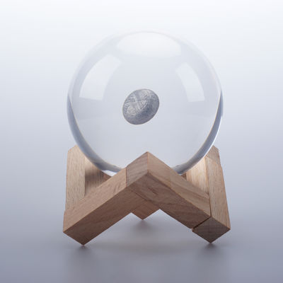 Artesanía de resina Regalo de meteorito Esfera espacial Regalo de 80 mm Esfera de cristal transparente