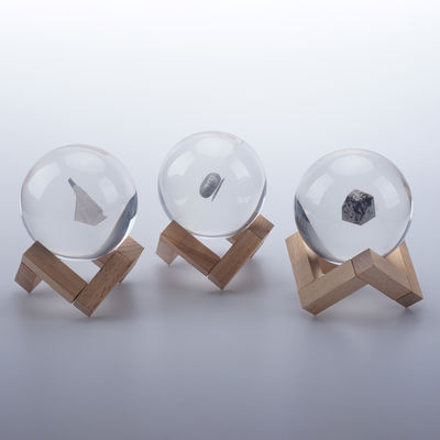 Artesanía de resina Regalo de meteorito Esfera espacial Regalo de 80 mm Esfera de cristal transparente