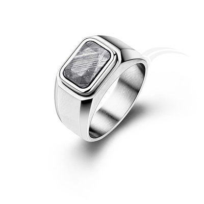 Anillos de joyería de meteoritos de hierro / níquel con grabado personalizado 10 * 7 facetas de cabochon
